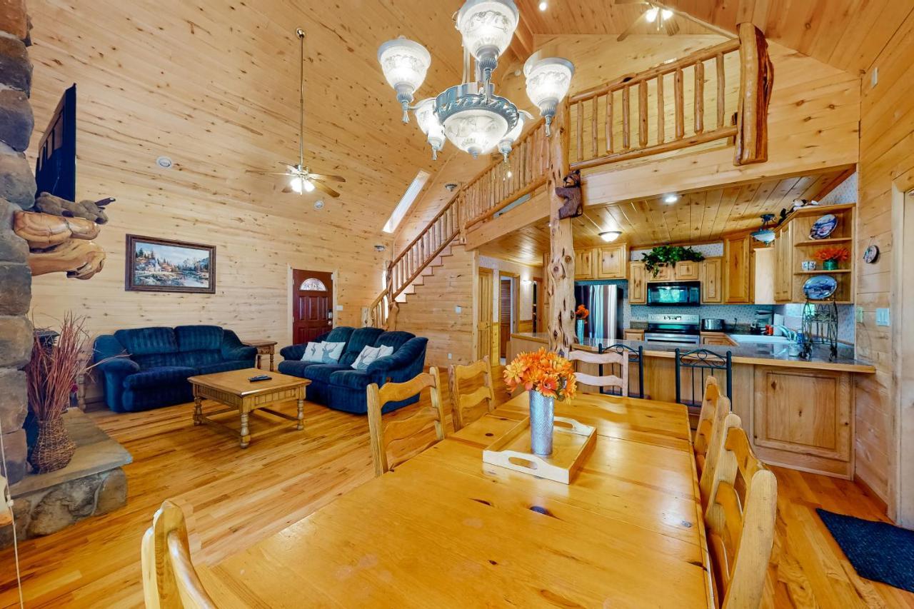 הוילה פיינטופ-לייקסייד Whispering Pines Retreat מראה חיצוני תמונה